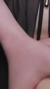 Mamma Mistress Futanari con un cazzo grande che si masturba e viene in bocca