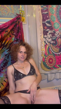 Suzy Wylde: Let's Explore My Beautiful Booty