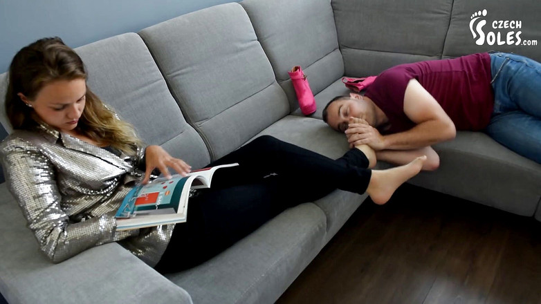 Czech Soles - foot fetish content: Fantezie cu ciorapi mirositori ai surorii vitrege, cizme și picioare