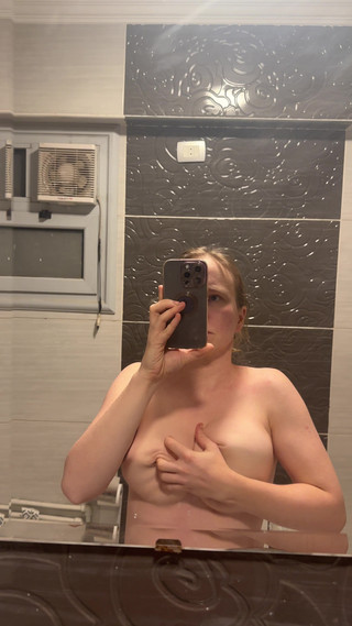 SweetLucy96: 욕조에 소변 쌌어요