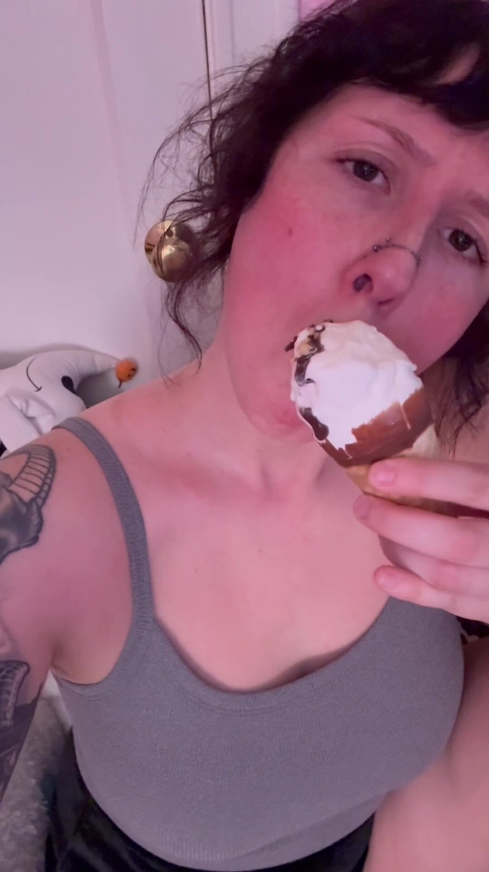 Sage Sinclaire: Huge Back to Back Burps, Eating Ice Cream