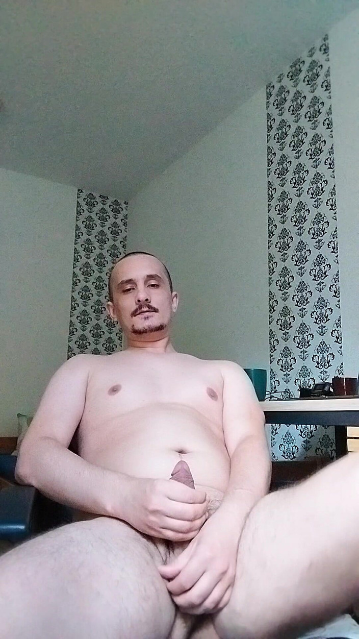 Denis Hai: Mladý muž trhne tlustý péro s velkými koulemi a cums...