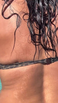 Provocante Perizoma a Bordo Piscina - Culo Bagnato E Divertimento Sul Galleggiante