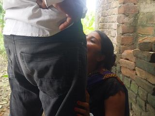 Pooja raniji: Pooja bhabhi utanför trädgården het jävla video