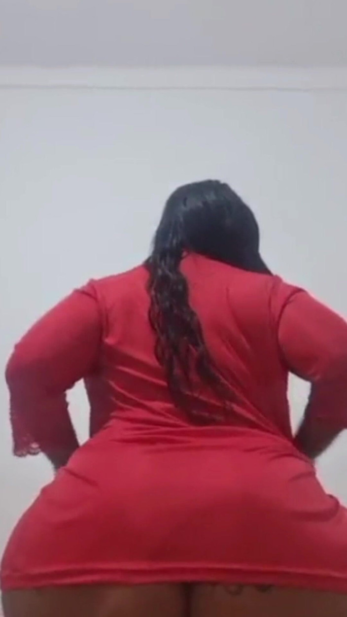 Suzyfuracao: Показ і мастурбація