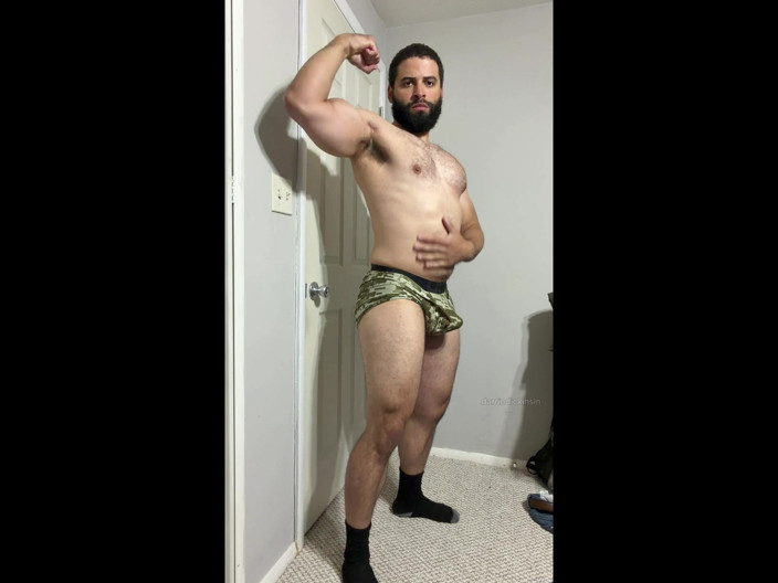 mascbeef95: Camo boxer briefs'te sakallı kas