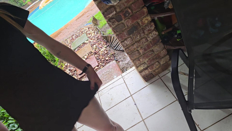 Sparowdox: 18letá přítelkyně šuká venku během bouře