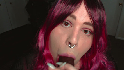 Mykella Coxx: Sissy Mykella saje, hladí a jí vlastní sperma