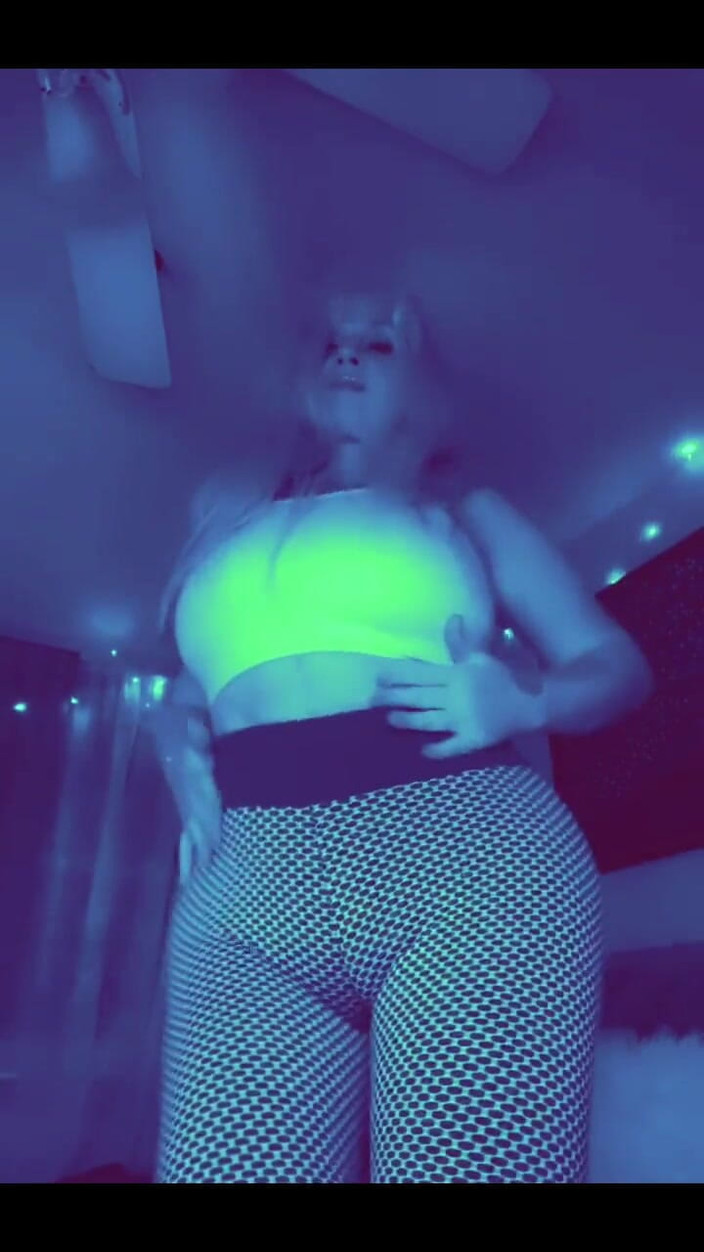 PaintedRose: Debut pertama rosie camel-toe