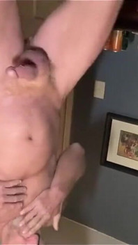 Naakt spelen en Precum beginnen te druipen