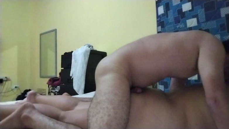 Stepmom_with_big_tits: Dává mi orální sex až do orgasmu a pak mi...