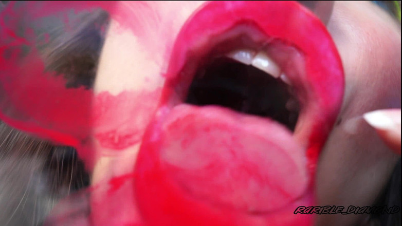 Rarible Diamond: Messy Red Kiss + Plivat fetiš líbání