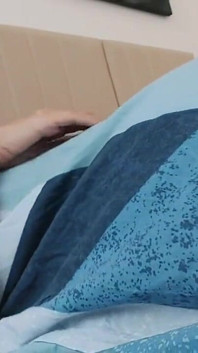 Saya melihat diri saya telanjang dan terangsang, saya melancap dan orgasme, saya suka tersentak pada waktu pagi