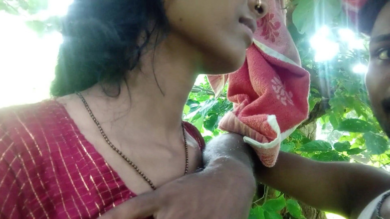Premi pooja: Mi esposa iba al bosque para tomar el baño, la...