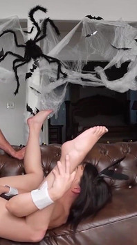 Trick, leckerei oder blowjob? Dieser fembot kann alles machen ~ kostenlose ganze szene