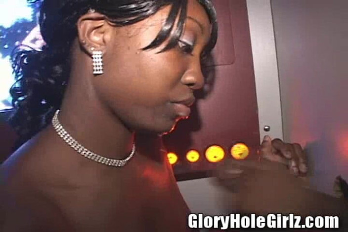Glory Hole Girlz: Timida Ragazza Nero Disordinato Succhia Pene Gloryhole Puttana Gocce Di...