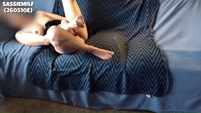 SassieMilf: Azgın orta yaşlı seksi kadın dildo kullanıyor (260510e)