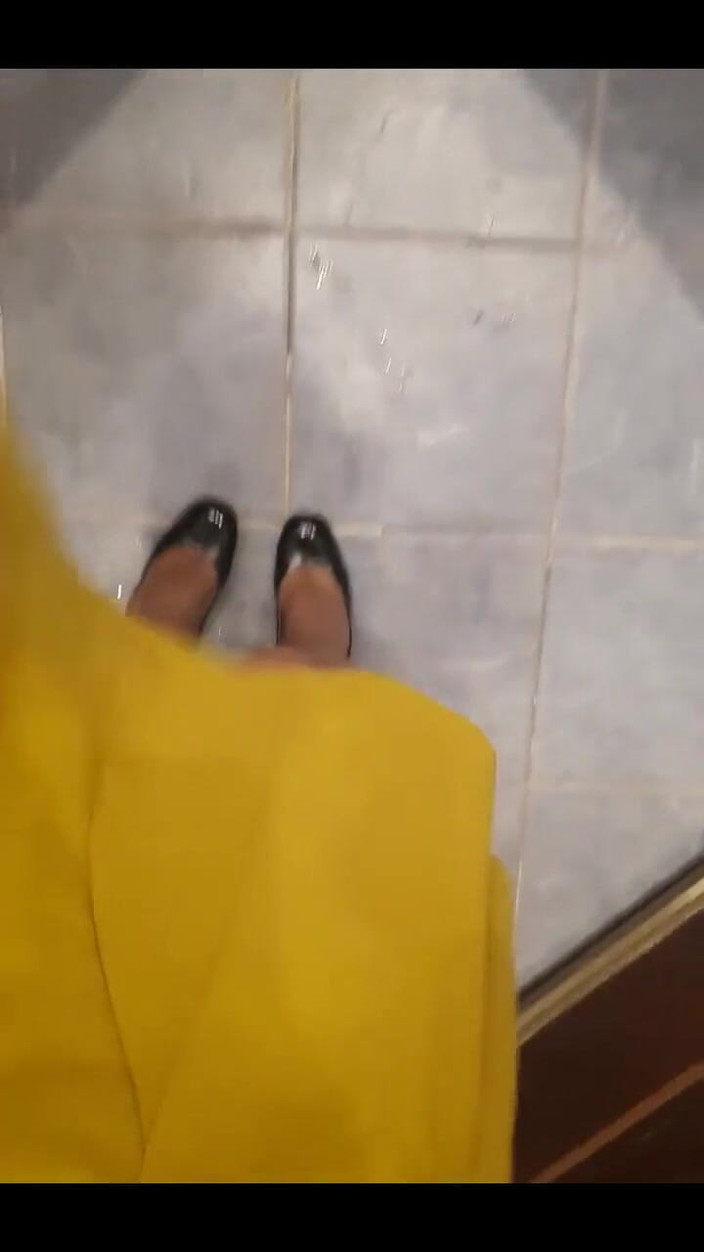 FrauleinP: 今日はトイレに行く時間がなくて、膀胱が破裂しそうです