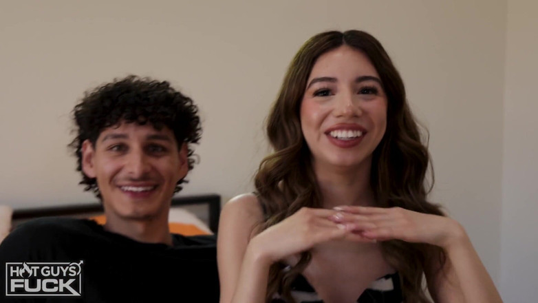 Hot Guys Fuck: Un étalon du sud à grosse bite baise une petite chatte latina