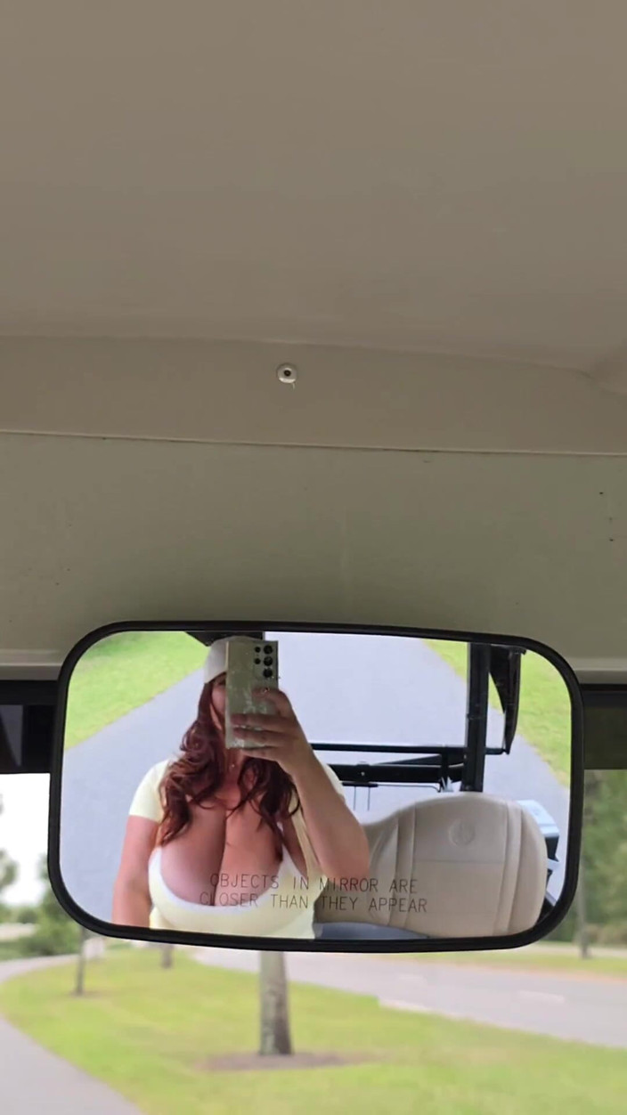 Annabelle Rogers: Připojte se ke mně, když jedu golf carting kolem vesnic...