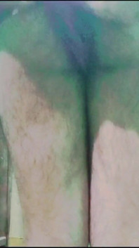 Indígena gay crossdresser xxx em saree vermelho dedilhado em sua bunda