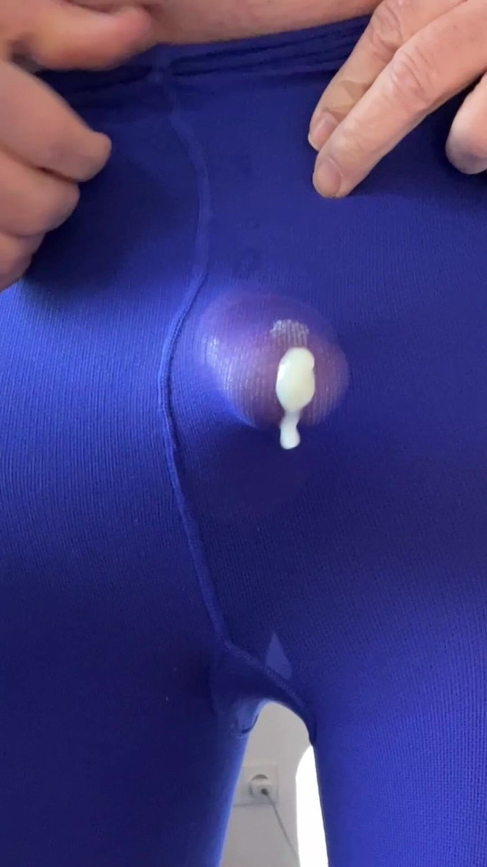 Nylon-Lottchen: Volné wixxování a stříkání punčocháčů