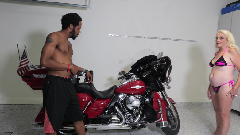 Mature man eaters: Marvelle je ošukána na Harley