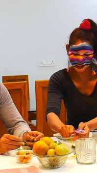 Samotna gospodyni dzwoni do househelp, aby ugotować i pieprzyć się w kuchni 1