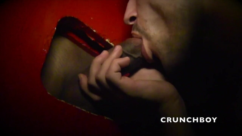 Crunch Boy: ควยใหญ่ให้อมใน gloryhole