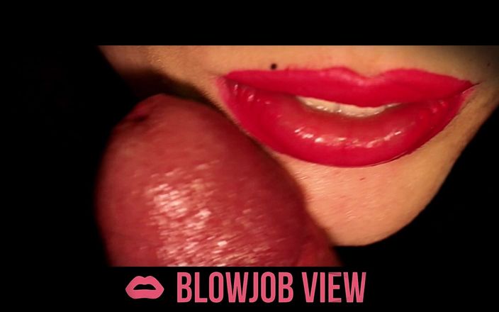 BlowjobView: 我操我女朋友的嘴巴，而她则玩弄我的鸡巴，我把精液填满了她的嘴巴