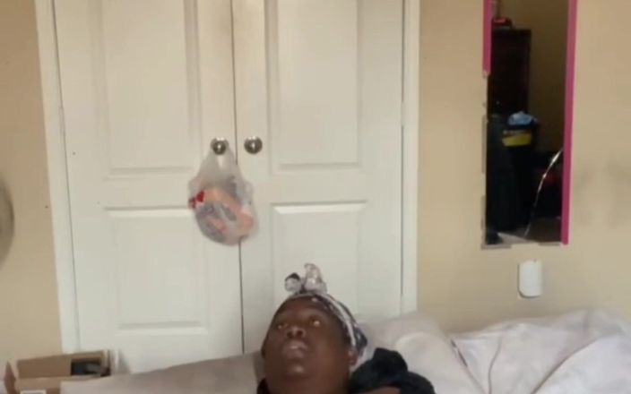 Super sexy ebony cuties: Ejaculând tare cu vibrator dublu
