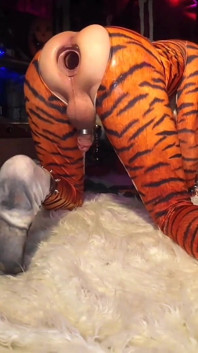 Götlü kız büyük anal dildolara karşı cosplay tigra bölüm 1