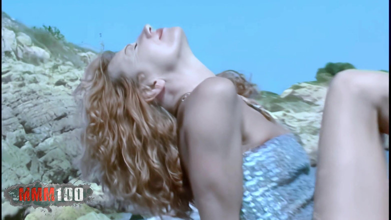 MMM100: Ann-lorca: bella miLF rossa Ann Lorca che fa uno spogliarello...