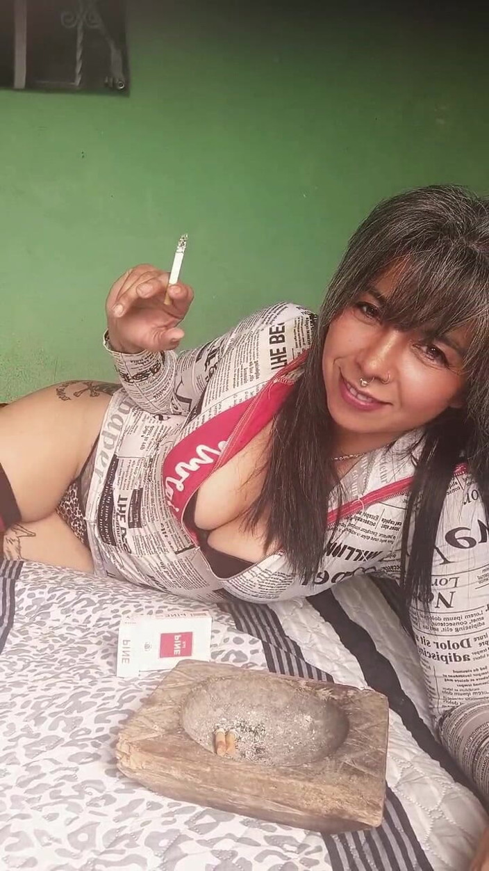 Casia Castro: Smoking Time!!