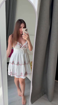 Donc... J’ai L’air D’une Vierge Dans Cette Robe?