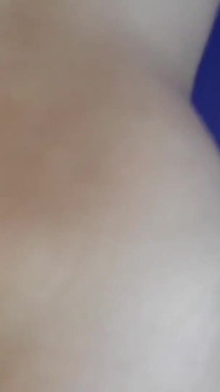 Hot milf e teen si fanno sfondare la figa da cazzi enormi nel garage e sul letto