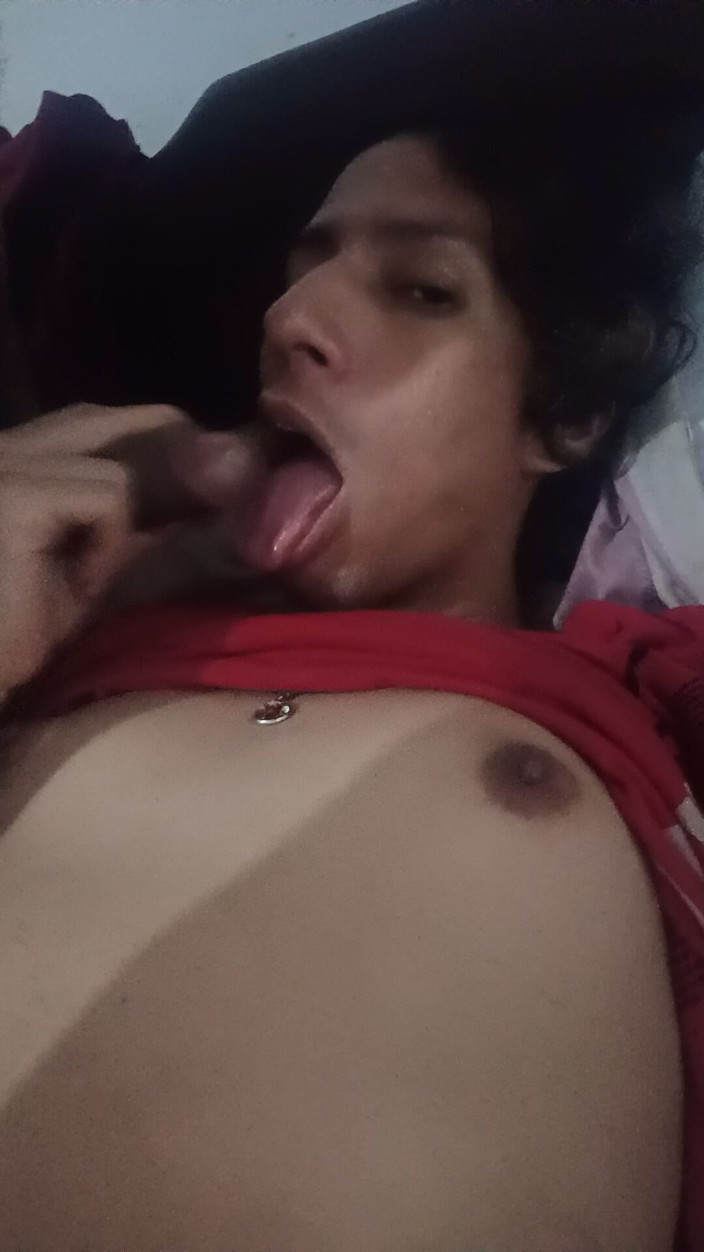 Femboy from Colombia: Le sucer délicieux à chaque mouvement