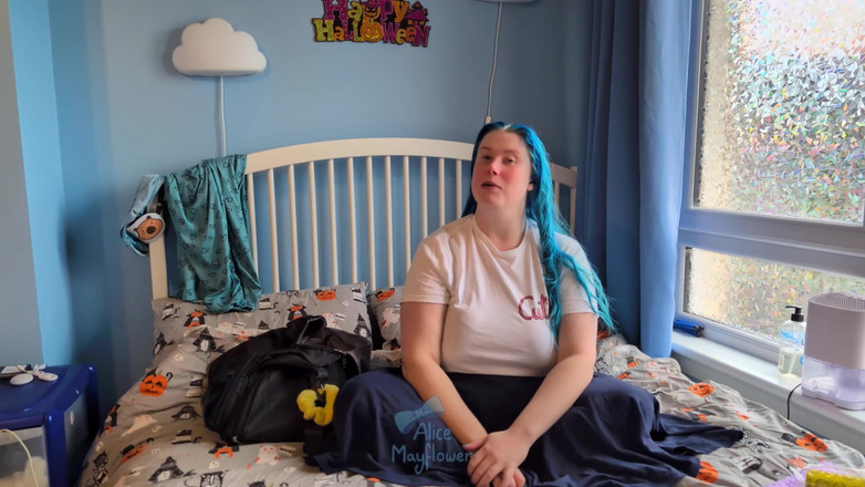 Alice_Mayflower_Scottish: Большой черный член сентябрь 2025 г. - Соло-девушка - SFW