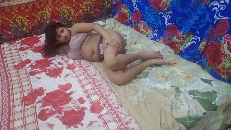 Sarika Vikki: Sarika de 18 ani indiană studentă futută în pizdă