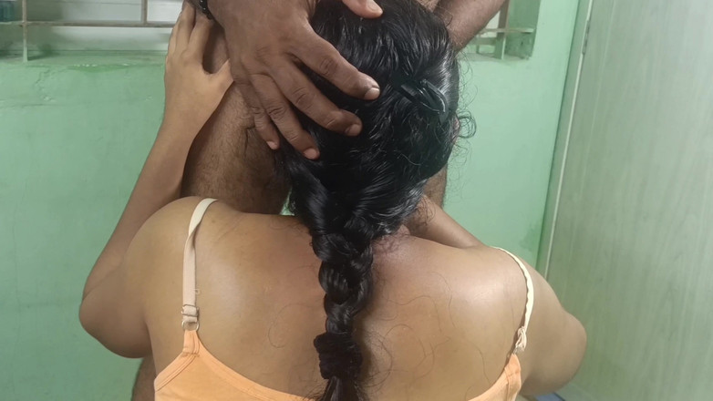 Wonder: Hermosas parejas hacen una posiciones traseras románticas caseras en la...