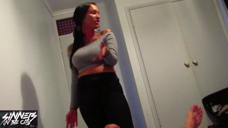 Sinners World: 팬티로 저킨을 잡는 새엄마 Chantelle Fox