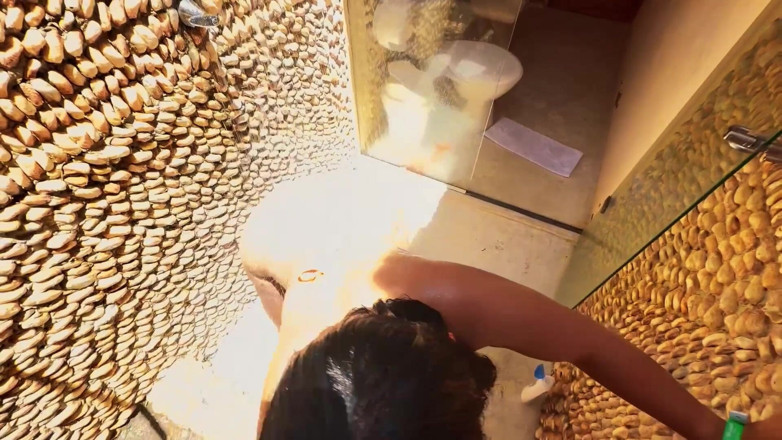 AlejandraPalacios: Sdílíme sprchu s krásnou influencerkou na plážích San Andres v...