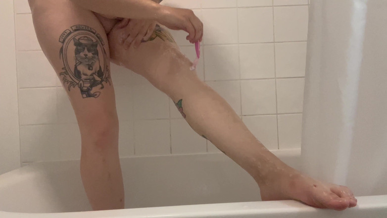 EeveeXo: Rasatura delle mie gambe pelose davanti alla doccia