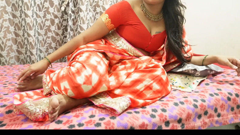 Mumbai Ashu: Desi Bhabhi vypadá úžasně v sárí