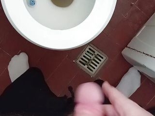 Daxi95: ノンケの男が家で放尿しながらディックが硬い