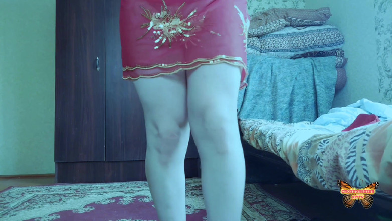 Kitty_Cross: 红肚子舞者裙子热辣的白人娇小变性人 shemsle crossdresser 娘娘腔可爱男孩对女孩