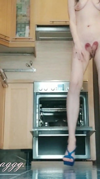 Reife frau mit teen-körper lässt dich auf ihre high heels kommen domina füße fetisch dirtytalk MILf ginnagg