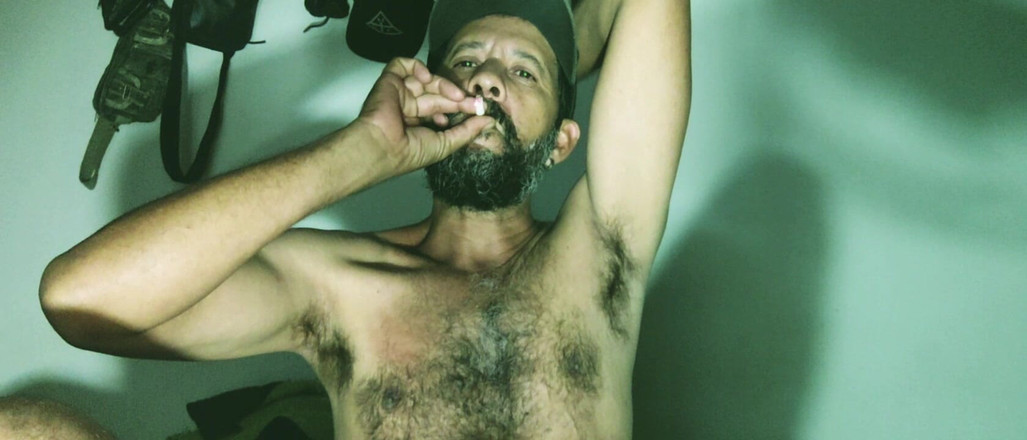 Stink HairyMale: 恋足癖和吸烟