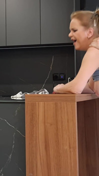 kilat di dapur sama keponakan tiriku