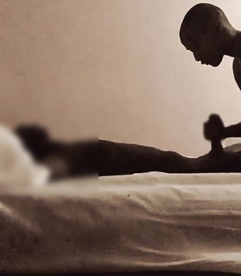 Dzaddy long strokes: Máy bay bà già da đen đút sâu vào họng nữ hoàng